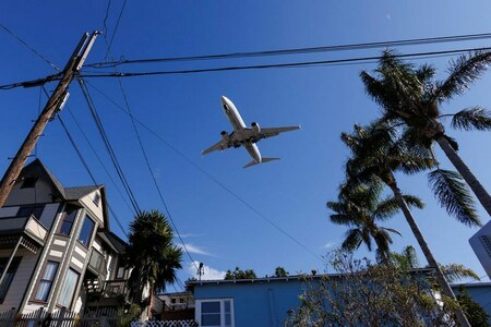 UN aviation experts contemplate tougher emissions standards for aircraft
