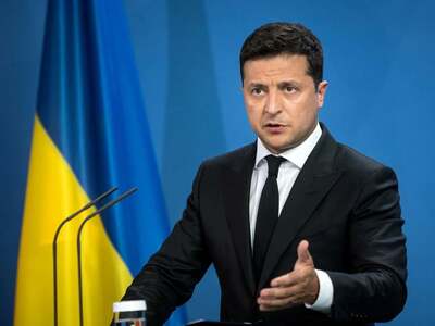 Ukrainian president speaks to Biden as Russia recognises separatist regions