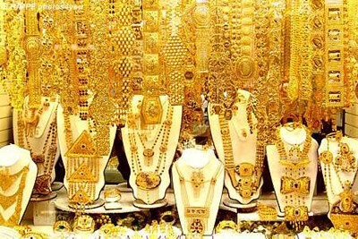 Gold flat as firmer dollar, yields offset Ukraine worries