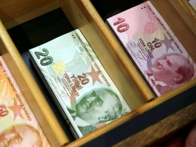 Turkish lira extends losses as Ukraine conflict weighs