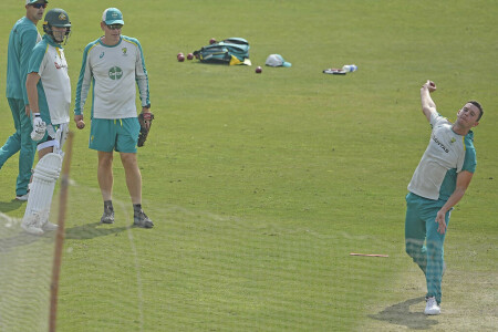 Australia leaning toward two spinners for second Test
