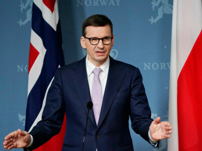 Poland says NATO countries must act together on jets for Ukraine