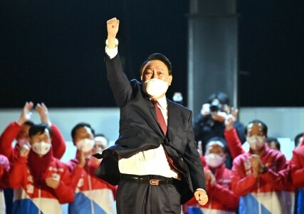 Conservative Yoon wins tight South Korean presidential race