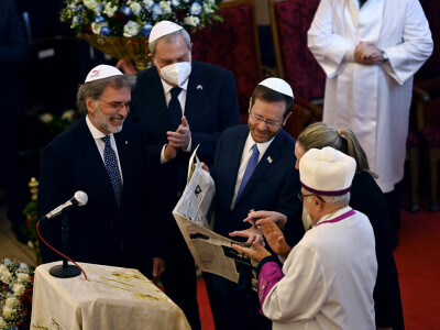 Israeli president ends Turkey trip with synagogue visit