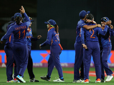 India reignite World Cup bid with win over West Indies