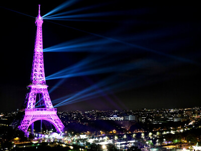 Eiffel Tower grows six metres after new antenna attached