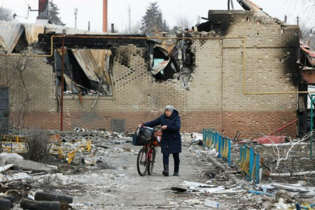 Peace talks more 'realistic', says Ukraine president; Biden to visit NATO