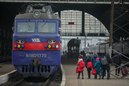 Lonely passengers ride ghost trains back to Ukraine