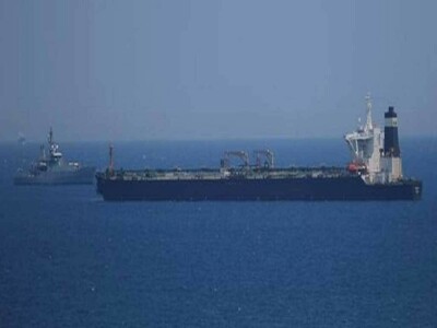 Thirty crew from sunken UAE ship awaiting rescue near Iranian coast