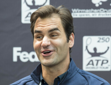 Federer to donate $500,000 to support Ukrainian children