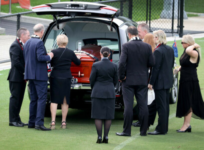 Hurley&rsquo;s &lsquo;heart aches&rsquo; as &lsquo;Superman&rsquo; Warne honoured at private memorial