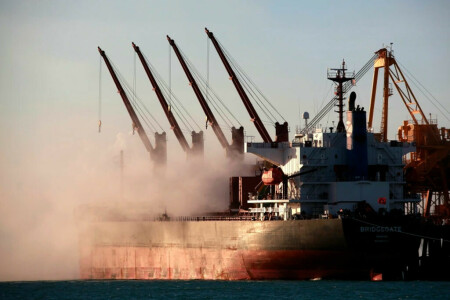 Australia bans alumina, bauxite exports to Russia