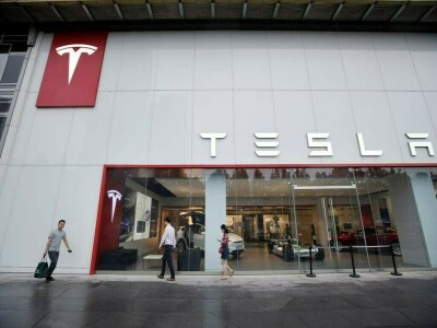 Tesla hands over first Model Ys as German gigafactory finally goes live