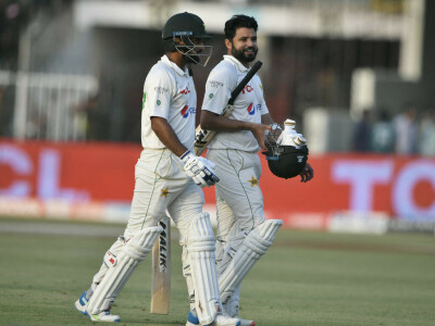 Pakistan steady after Naseem, Shaheen halt Australia in third Test