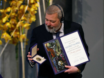 Russian Nobel laureate donates medal for Ukraine refugees Russian Nobel laureate donates medal for Ukraine refugees