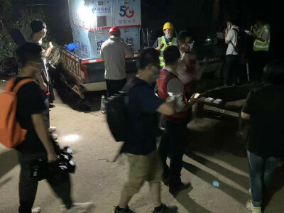 Cause of China jet crash still unknown, as hunt for black boxes continues