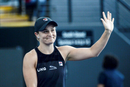 Barty announces shock retirement from tennis aged 25