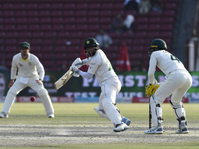 Pakistan and Australia tussle for win after Khawaja, Smith milestones