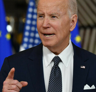 Ukraine urges halt to Russia&rsquo;s assault as Biden heads to Poland