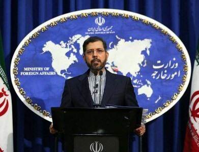 Iran hits back at US criticism after arms display