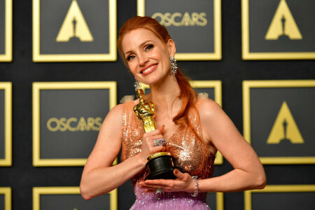 Jessica Chastain wins best actress Oscar for &lsquo;The Eyes of Tammy Faye&rsquo;