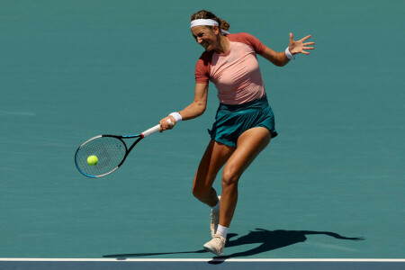 Shouldn’t have played today, Azarenka says after quitting in Miami Shouldn’t have played today, Azarenka says after quitting in Miami