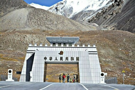 Reopening of Khunjerab Pass to facilitate Pak-China trade, says Dawood