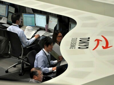 Japan&rsquo;s Nikkei ends lower, posts worst quarter in two years