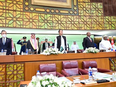 OIC conference: Let&rsquo;s not be dragged into blocs and conflicts, says PM Imran