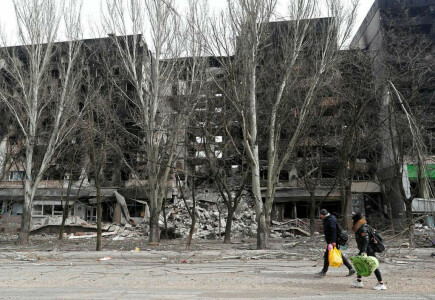 Ukraine unable to get supplies into besieged Mariupol, mayor&rsquo;s aide