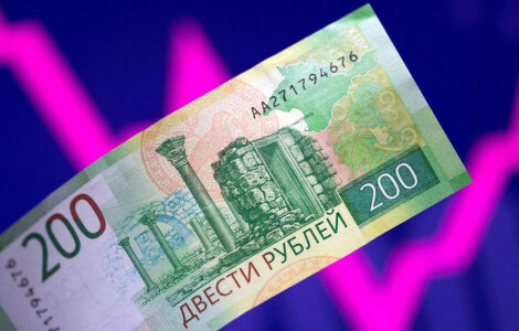Rouble, Russian stocks hit over 5-week highs in early Moscow trade