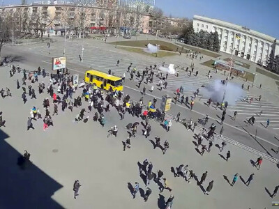 Russian troops disperse pro-Ukraine rally in occupied town, local authorities say