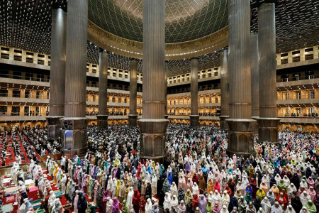 Indonesia greets Ramadan with mass prayer as COVID curbs ease