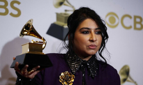 Arooj Aftab becomes first Pakistani artist to win Grammy