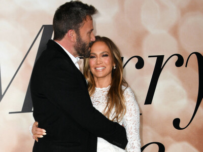 Jennifer Lopez announces engagement to Ben Affleck again