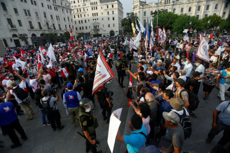 Hundreds of Peruvians march to demand president resign