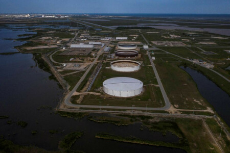 US strategic oil sale speeds fuel-price fix, but at what cost?