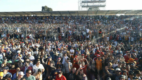 Record 419,000 fans flock to Australian Grand Prix weekend