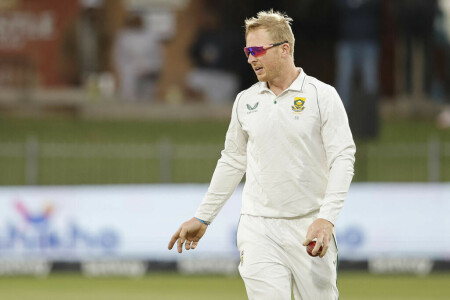 Two South Africa players test COVID-19 positive during test v Bangladesh