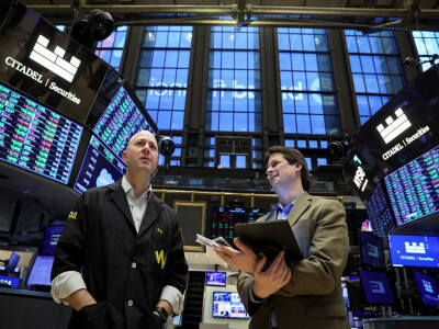 Wall St rises as recovery in growth stocks offsets mixed earnings