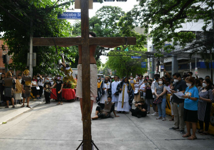 Religious whipping marks Good Friday in the Philippines