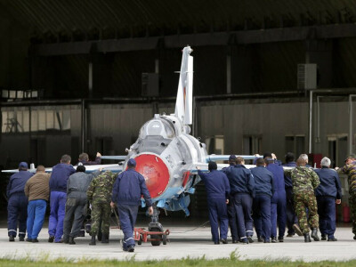 Romania suspends military MIG-21 flights, to speed up F-16 purchase