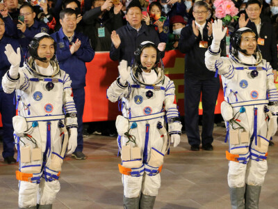 Chinese astronauts land on Earth after China&rsquo;s longest crewed space mission