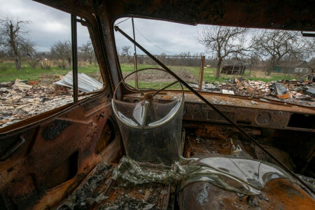 No word from Mariupol as surrender window offered by Russia opens