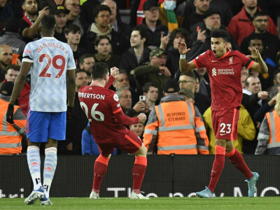 Liverpool thrash miserable Man Utd to go top of Premier League