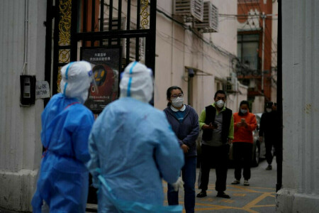 Shanghai to keep COVID curbs as infections outside quarantine rise again