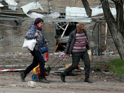 Ukraine says will try to evacuate Mariupol civilians from noon