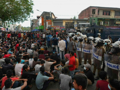 Sri Lanka students mob PM's home over economic crisis