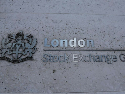 Commodity stocks drag FTSE 100 lower as slowdown concerns bite