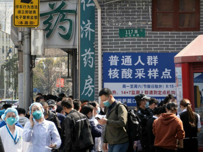 China megacity mass-tests, cancels flights after suspected Covid case